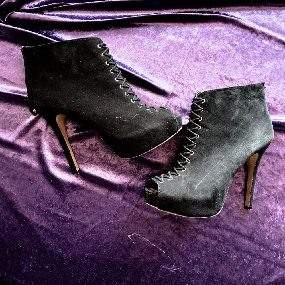 Rock & Republic Suede Peep Toe Heels Size 10